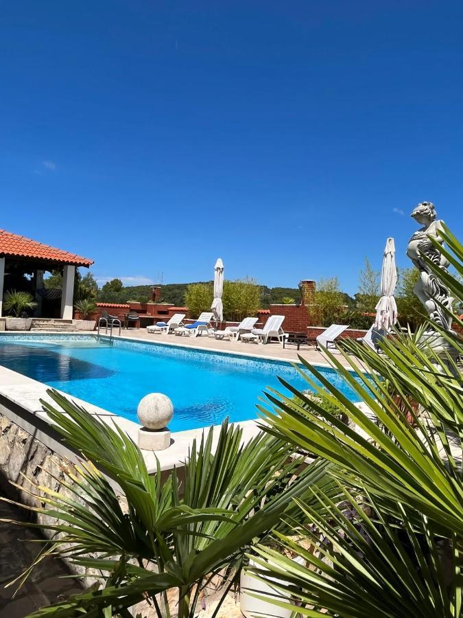 Apartment With Swimming Pool ييلسا المظهر الخارجي الصورة